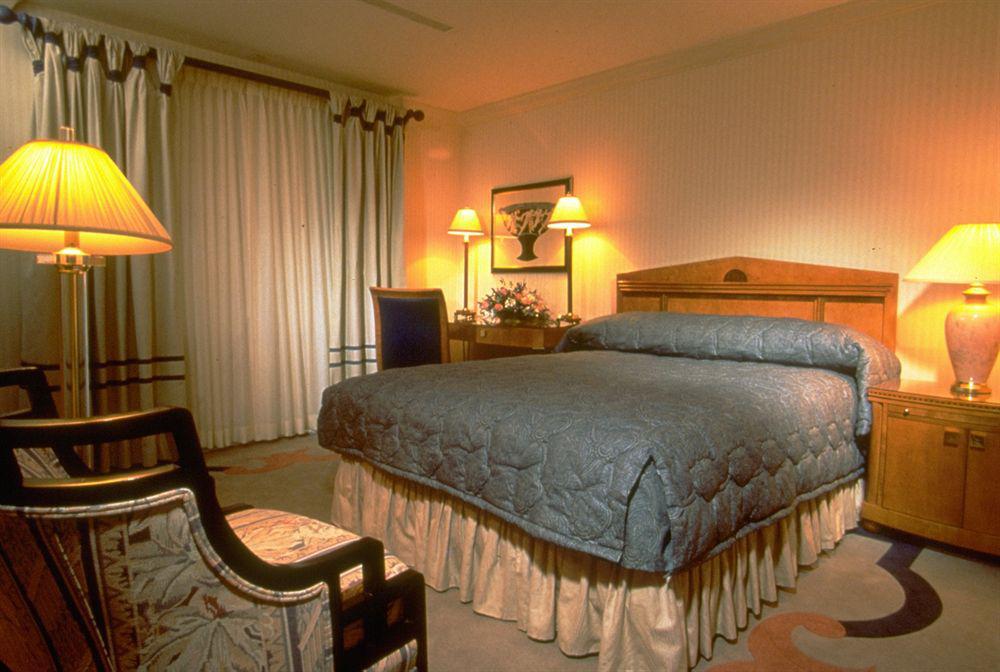The Cincinnatian Curio Collection By Hilton Ruang foto